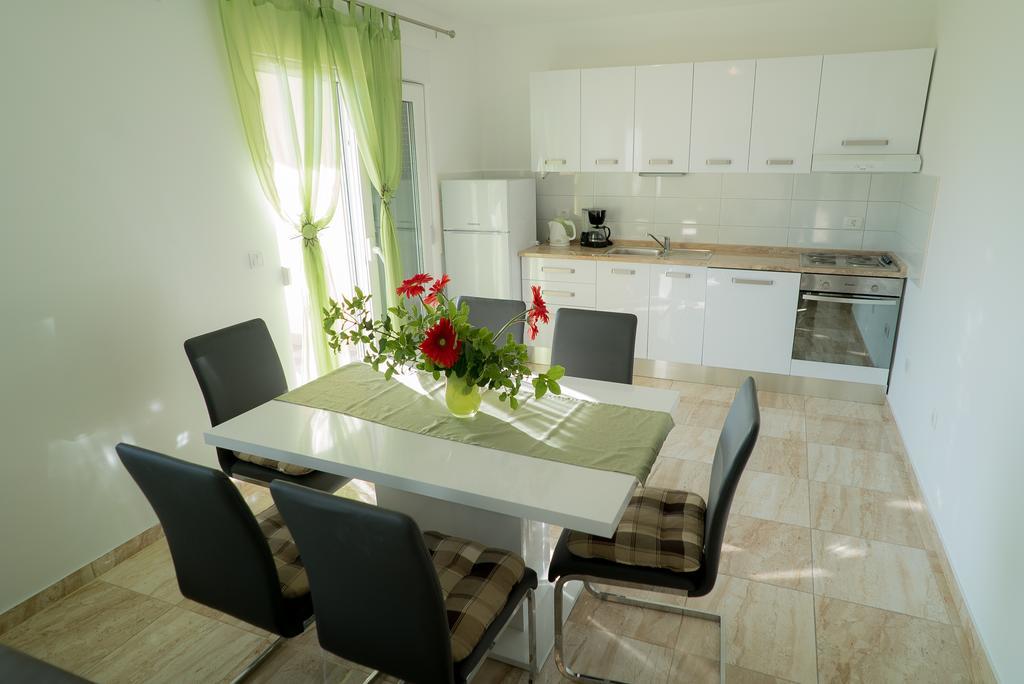 Apartmani Ruzica Макарска Экстерьер фото